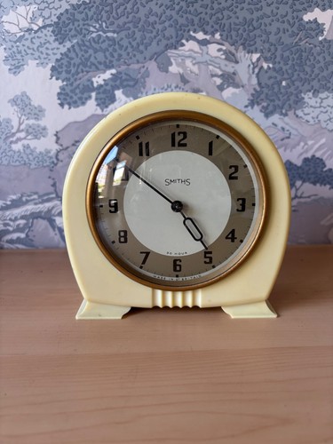 Ivory bakelite mantle clock - ivory,