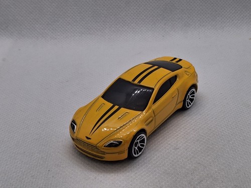 Hot wheels aston martin - aston, v8