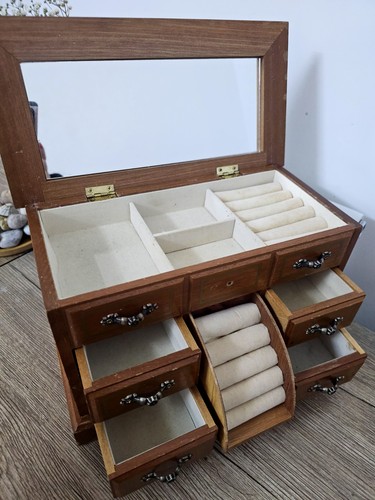 Vintage wooden jewellery box - wooden,