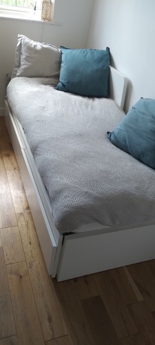 Ikea trundle bed single or - (single,
