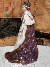 ROYAL WORCESTER 'QUEEN
