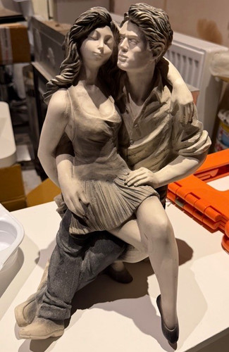 Grey resin romantic couple - grey,