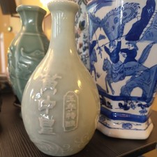  CHINESE  CELADON GLAZE VASE 