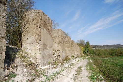 Photo 6x4 concrete pillars - pillars, (2)