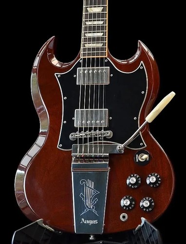 Angus young wine - young, sg