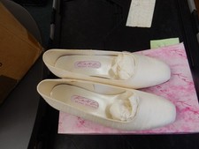 LADIES KATZ BRIDLE SHOES IVORY