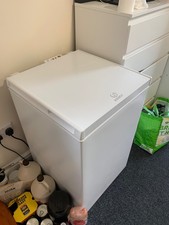 Indesit White Fridge Freezer Changeable Chest 