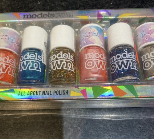Models own nail - own, varnish