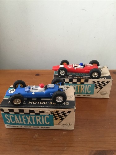 Vintage scalextric 2 cars - ,