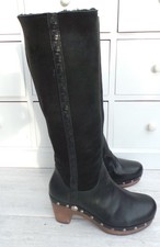 UGG AUSTRALIA REAL SUEDE AND