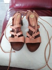 RIVER ISLAND LADIES SZ5 TAN