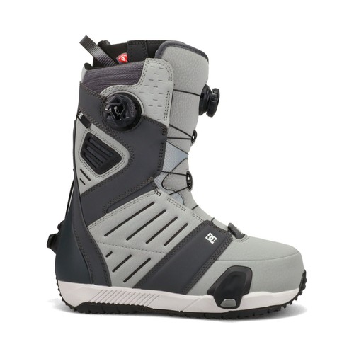 Shoes judge step boots - on,