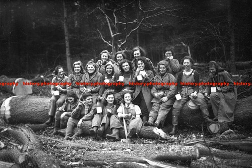 F007702 land girls timber - land,