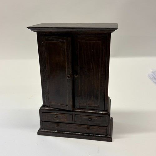 Scale dolls house - 1:12,