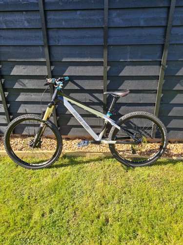 Dialled bikes custum - 4x, dirt