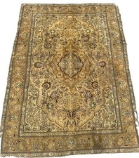 A DECORATIVE OLD HANDMADE TRADITIONAL AZERBAIJAN ORIENTAL RUG (285 X 200 cm)*