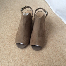 M&S FOOTGLOVE WEDGE SANDALS SIZE 38(5) BNWTS