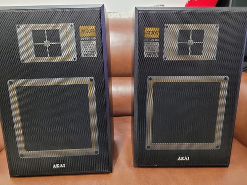 Akai sr300 way speakers - akai, um-sr300