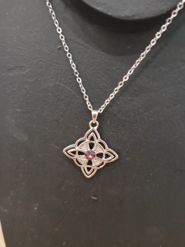 Silver tone necklace with - tone,