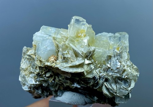 235 carats natural - 235,