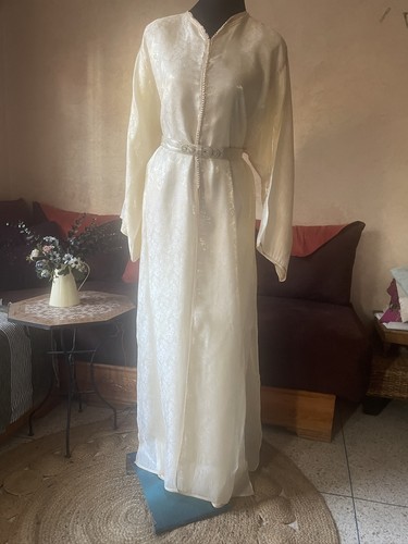 Ivory cream paisley - cream, 06/26