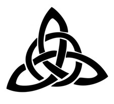 H81 S -XL Triangle Celtic Knot