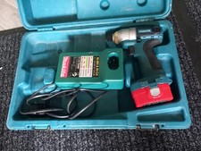Makita 14.4 V 1/4 Impack Driver Battery 6935 Kit With Carry Case.
