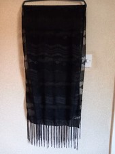 Long black scarf with fringes -