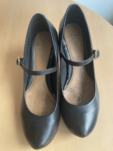 Ladies size clarks black - e,