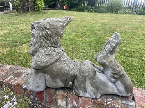 Vintage giant resting - vintage, concrete