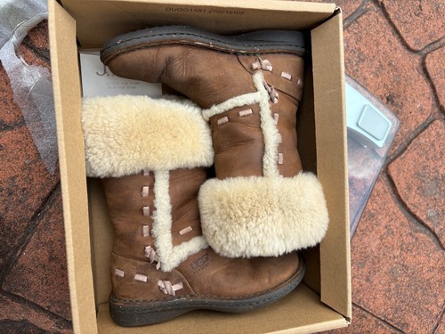 Children size 11 uggs - children's,