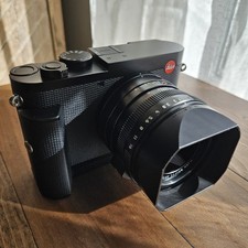 Leica Q2 Camera 47.3MP with Leica Grip - Excellent Condition