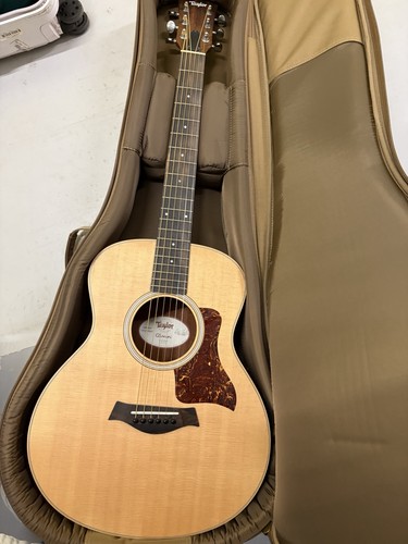 Taylor mini guitar - gs,