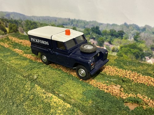 Corgi pickfords landrover - corgi,