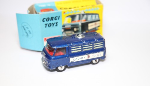 Corgi 464 commer - police, in