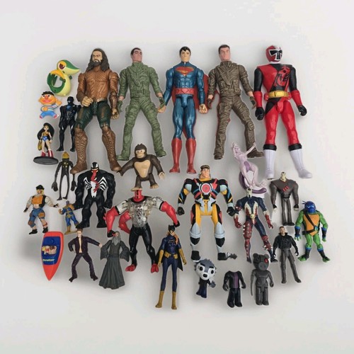 Large action figure bundle - large,