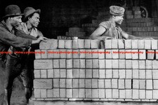 F022915 Brazilian workers on reproduction of coffee into fuel 1932