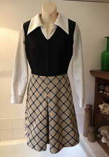 vintage Sears (USA) 1970's smart Crimplene day dress  dagger collared ~S/ M