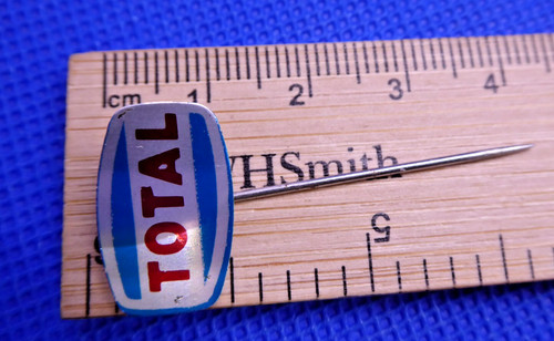 Pin badge vintage - -, total