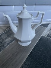 JOHNSON BROTHERS HERITAGE WHITE LARGE WHITE OCTAGONAL COFFEE POT NEW CONDITION