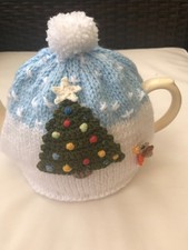 HAND KNITTED SNOWSCENE TREE/ROBIN  TEA COSY FOR A  MEDIUM TEAPOT 3-4 CUP
