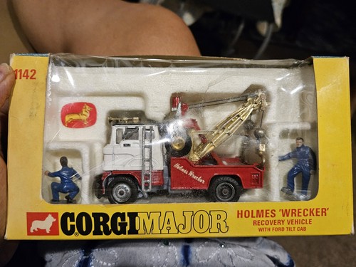 Corgi major holmes - major, tow