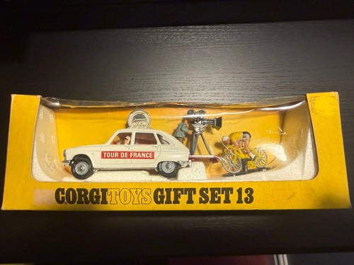 Corgi gift set - corgi, renault