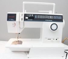 SINGER SEWING MACHINE #4572