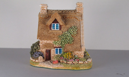 Lilliput lane milestone - lilliput,