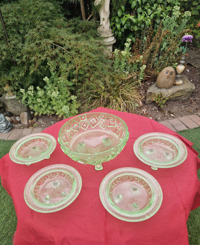 Art deco green glass - art,