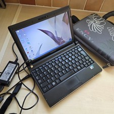 Samsung NP-NC10 Netbook Laptop Intel Atom 2GB RAM Windows XP - Charger  & Case