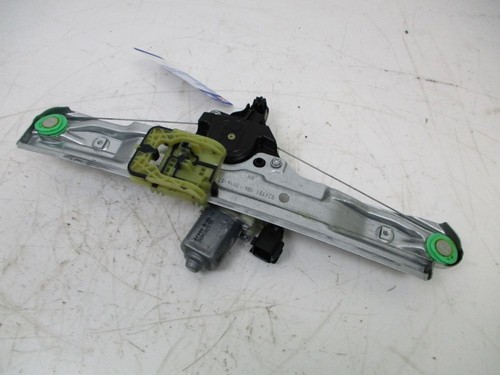 Rear right window - rear,
