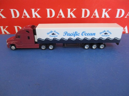 Die cast freightliner - die,