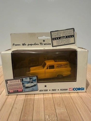 Vintage corgi reliant - corgi, regal